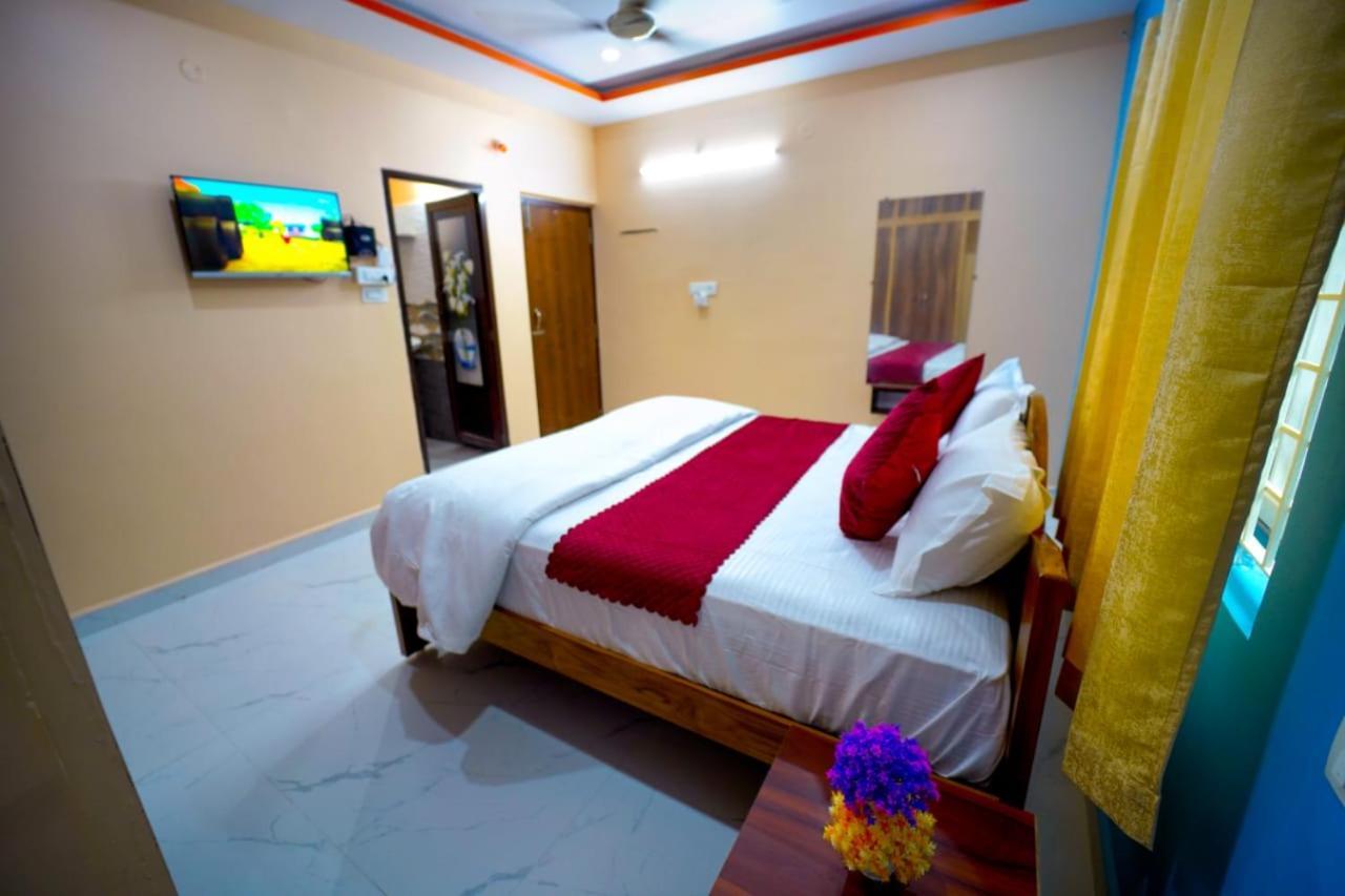 S S Home Stay -2Bhk & 1Bhk Luxury Ac Service Apartments For Group Of Families - Best Location - Modular Kitchen - Super Fast Wi-Fi- Near To Tirupati Bus Stand And Railway Station Exterior photo